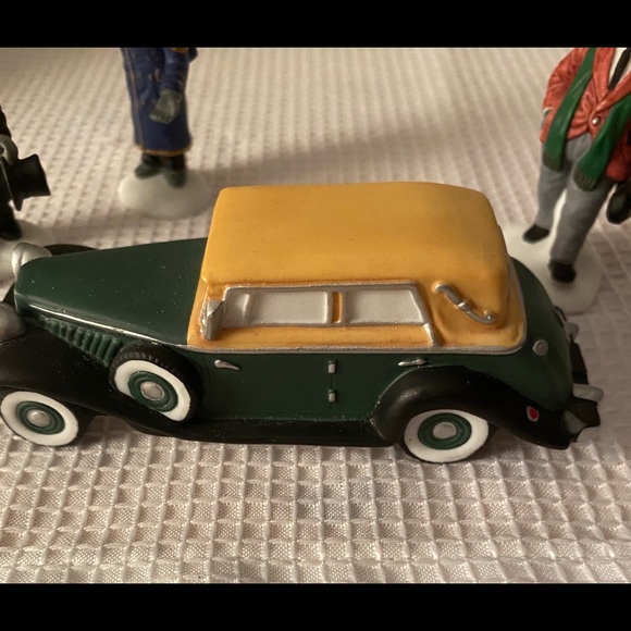 Dept. 56- Heritage Village -Steppin' Out On The Town # 58885 Accessories - Picture 8 of 8